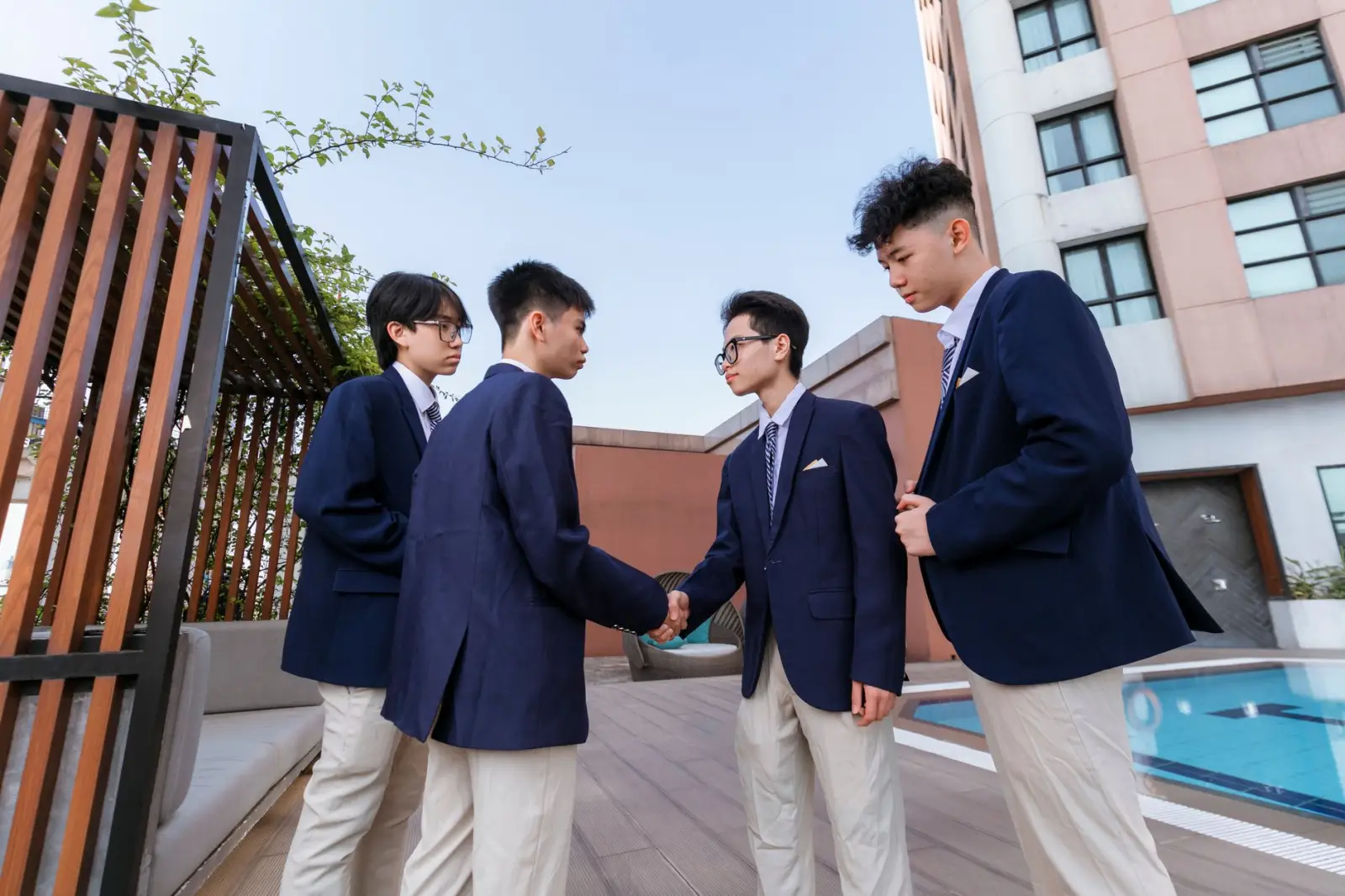 太阳能路灯与市电路灯对比：重庆地区照明方案如何选择