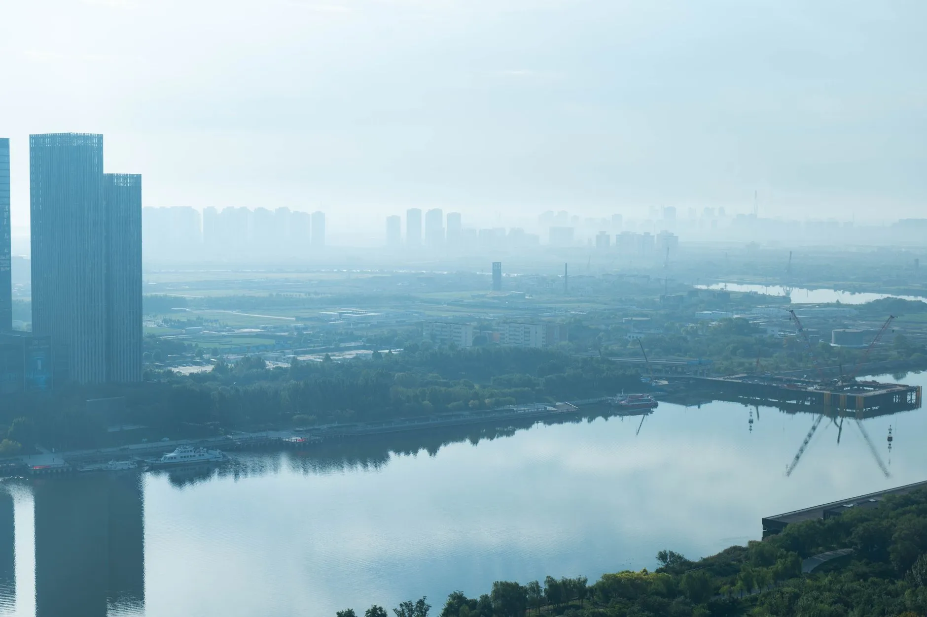 重庆地区太阳能光伏板选型要点与组件效率解析