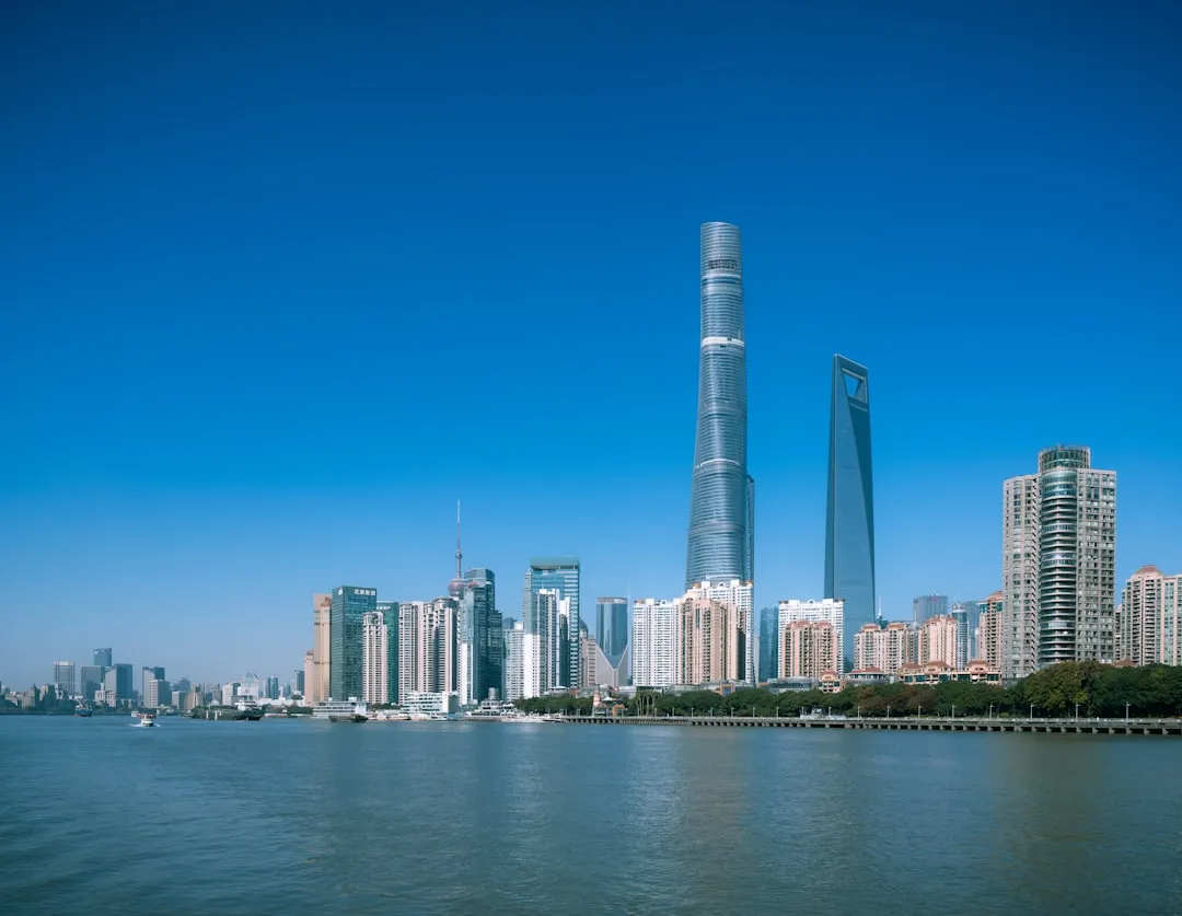 重庆地区太阳能光伏系统冬季发电效率影响因素分析