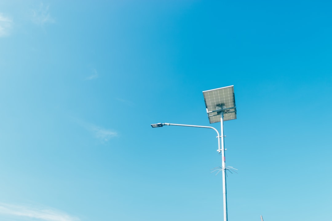 西南地区太阳能路灯项目设计要点与光伏组件选型指南正文配图 2