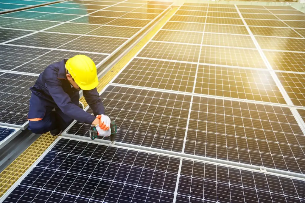 重庆地区太阳能路灯系统选型要点与光伏组件配置解析