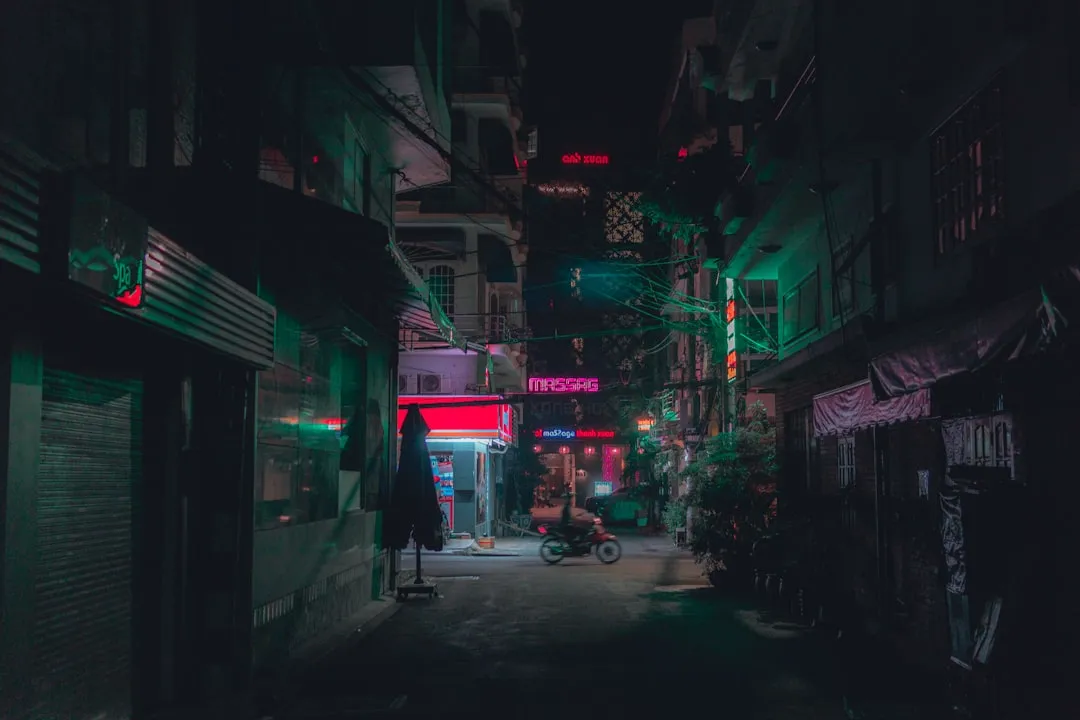 西南地区太阳能路灯选型指南：适配家庭与工程的光伏系统方案